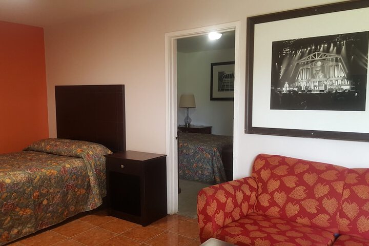 Room 25 of 33