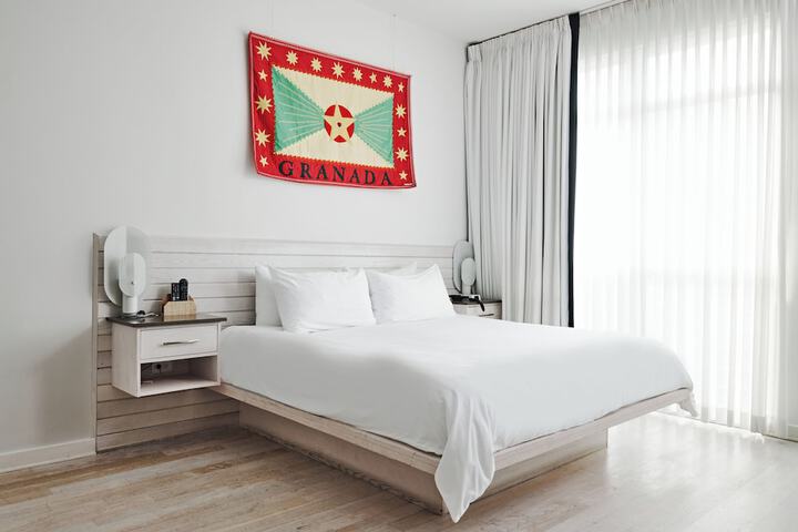 Room 30 of 85