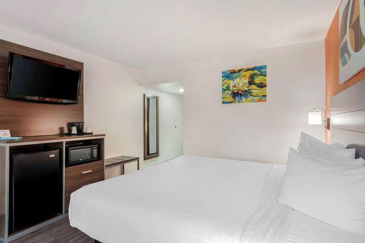 Room 18 of 51