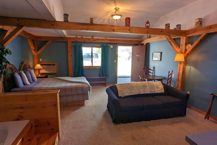 Room 13 of 16