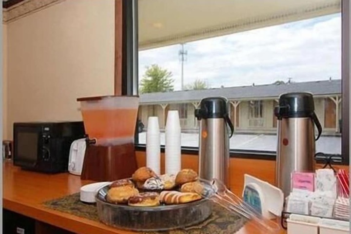 Americas Best Value Inn & Suites Warren Detroit