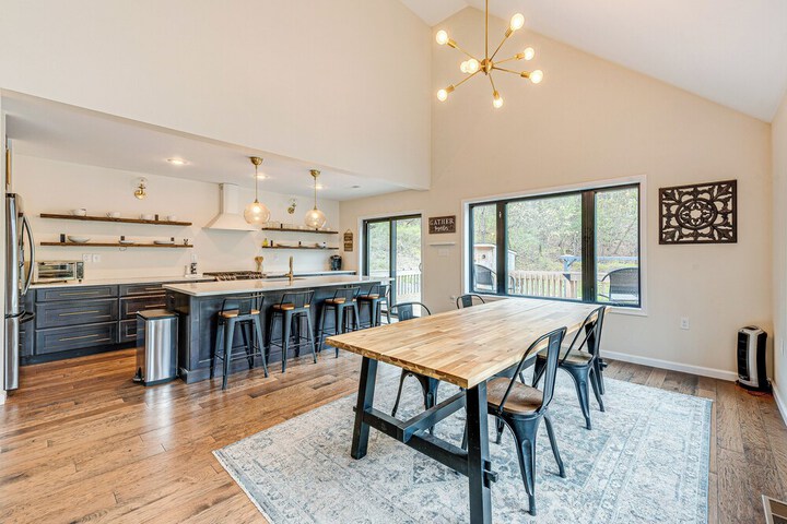 Lakefront Long Pond Home w / Wraparound Deck!