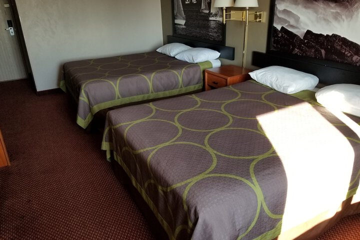 Super 8 by Wyndham Bellingham Airport / Ferndale