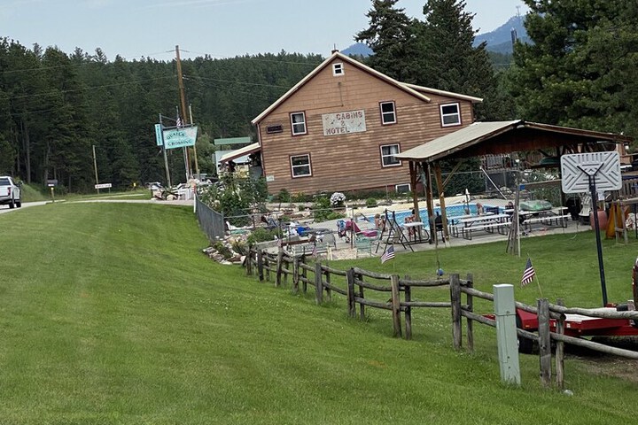 Black Hills Motel at Quails Crossing