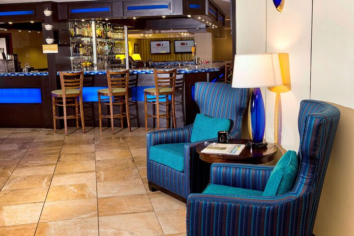 Lounge 41 of 44