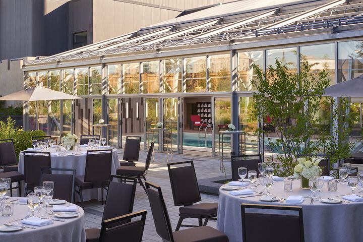 Hilton Toronto Airport Hotel & Suites