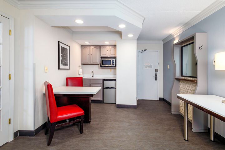 Room 32 of 48