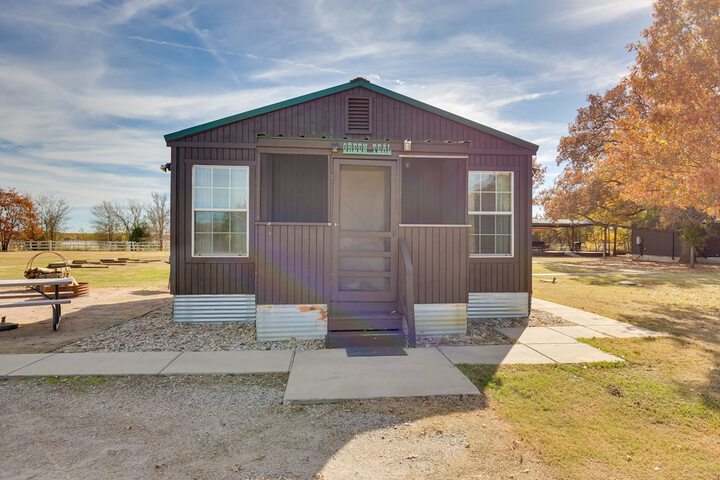 On-site Fishing Pier: Pet-friendly Kerens Cabin!