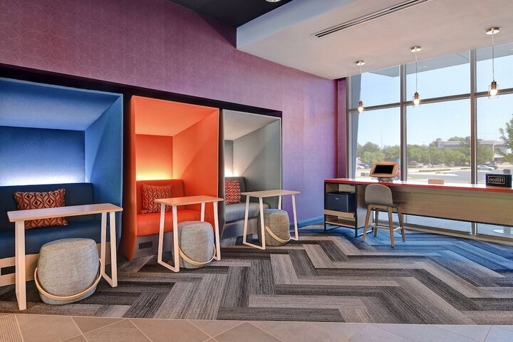 Business Center 50 of 52