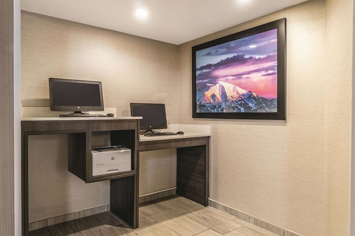 Business Center 59 of 61