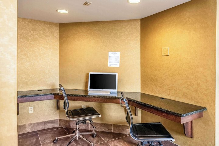 Business Center 47 of 47