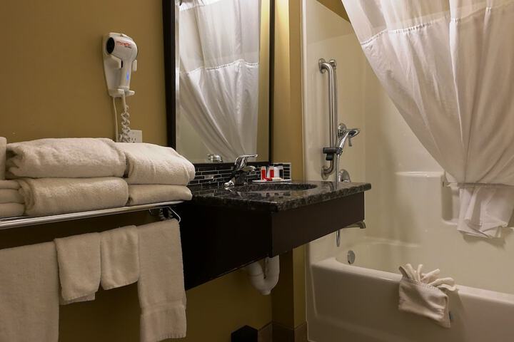 Room 28 of 47