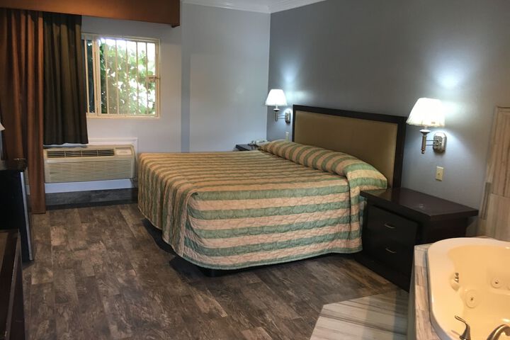 Bellflower Travel Inn