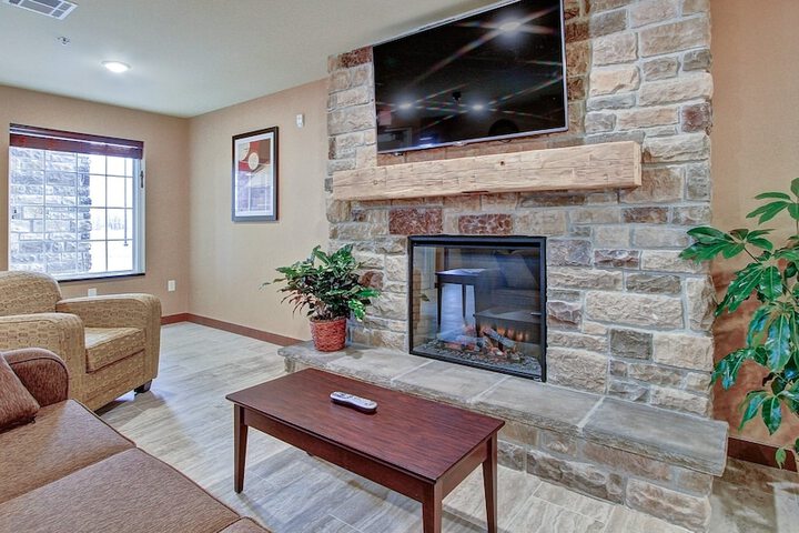 Cobblestone Hotel & Suites – Pulaski / Green Bay