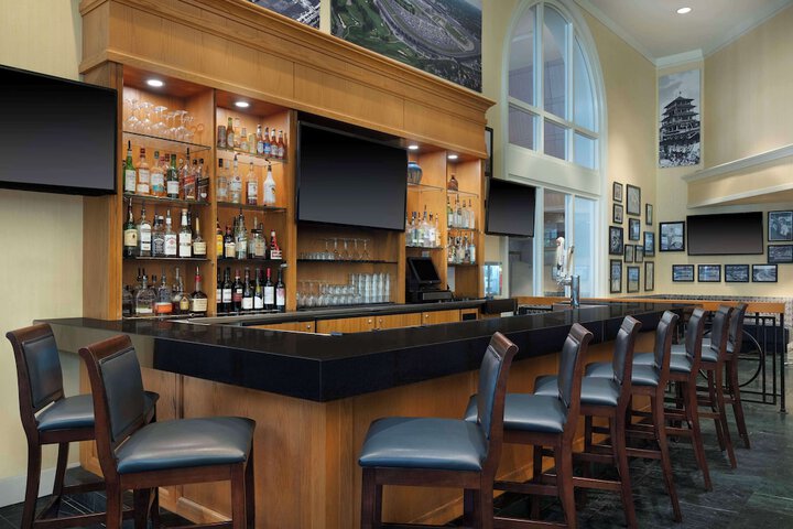 Hilton Indianapolis Hotel & Suites