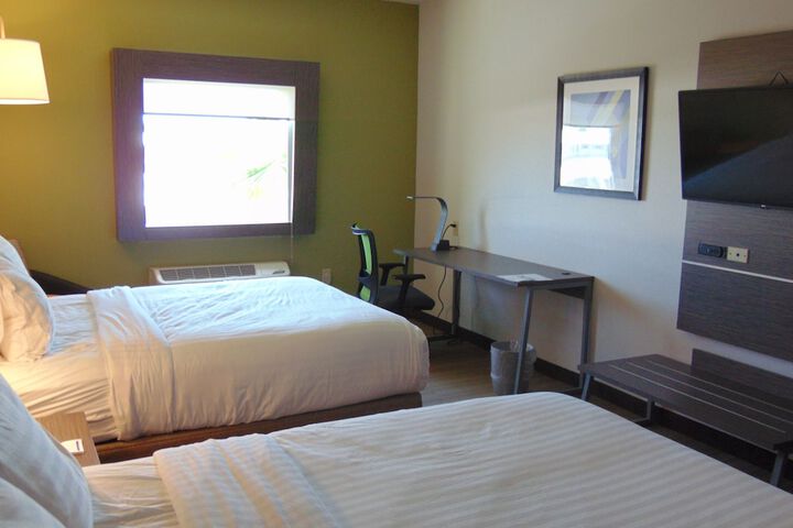 Room 25 of 42