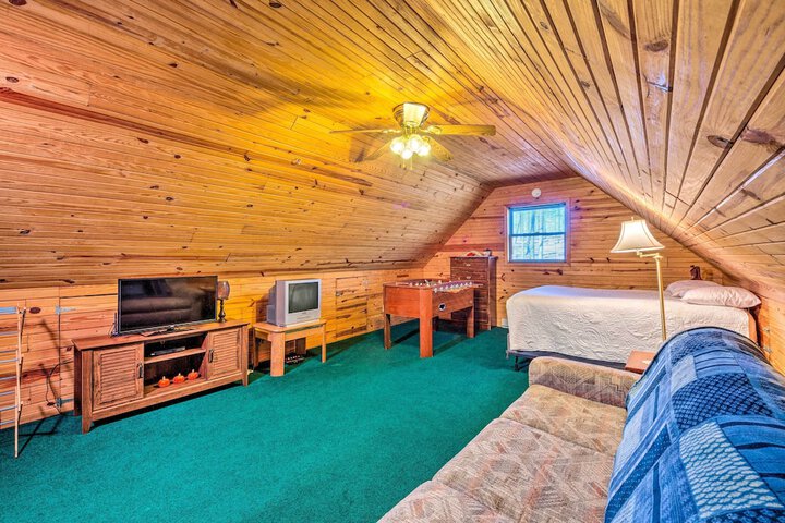 Quiet & Private Cabin 5 Mi to Dale Hollow Lake!