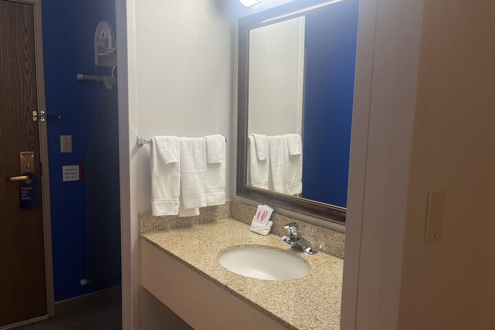 Room 33 of 111