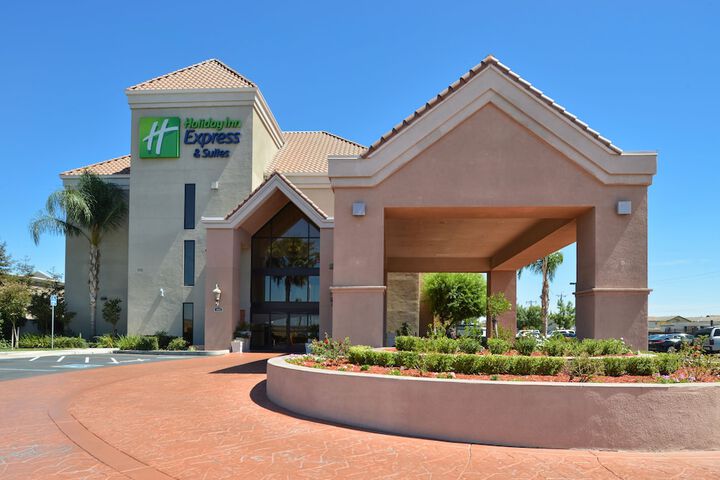 Holiday Inn Express & Suites Lathrop by IHG