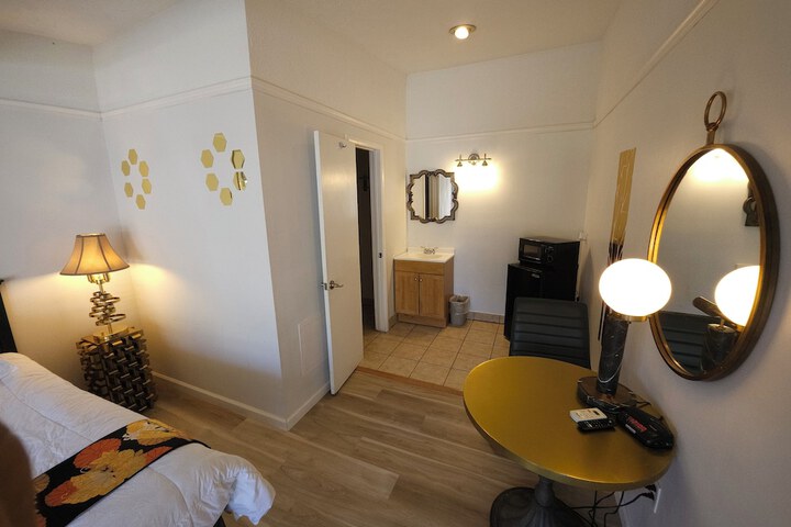 Room 7 of 11