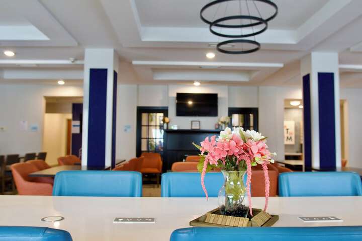 Holiday Inn Express & Suites Albany Airport Area - Latham by IHG