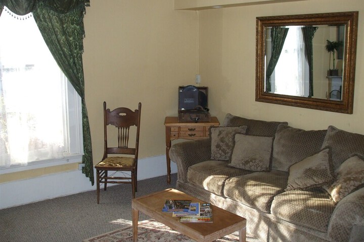 Room 32 of 49