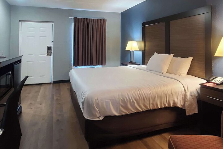 Room 18 of 33