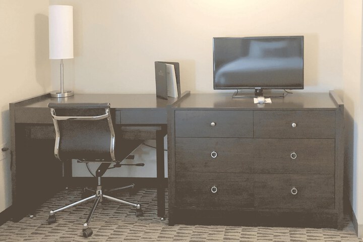 Room 25 of 37