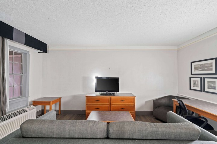 Room 96 of 142