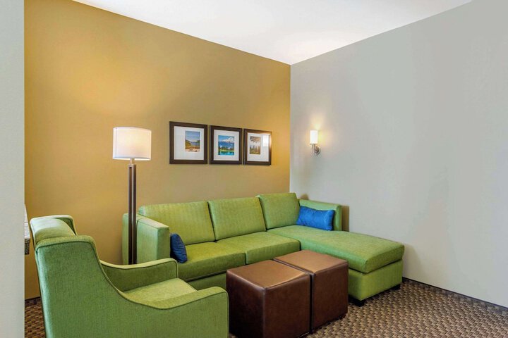 Comfort Suites Burlington near I-5