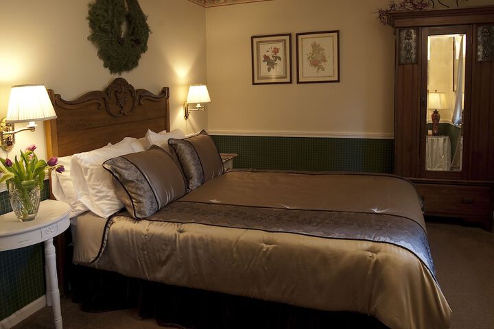 Eagle Harbor Inn