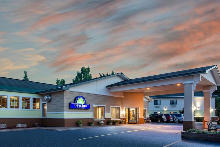Hotel 2 of 63