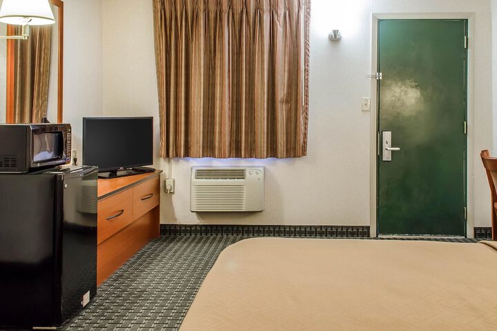 Room 12 of 27