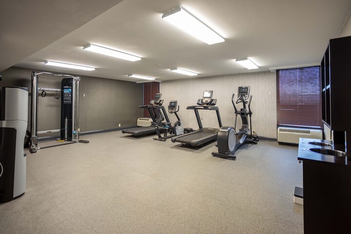 Holiday Inn Express Newark Airport Elizabeth by IHG