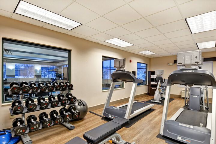 Holiday Inn Express & Suites New Berlin by IHG