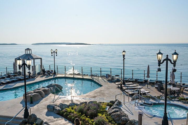 Oak Bay Beach Hotel