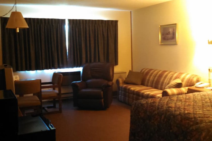 AmeriVu Inn and Suites