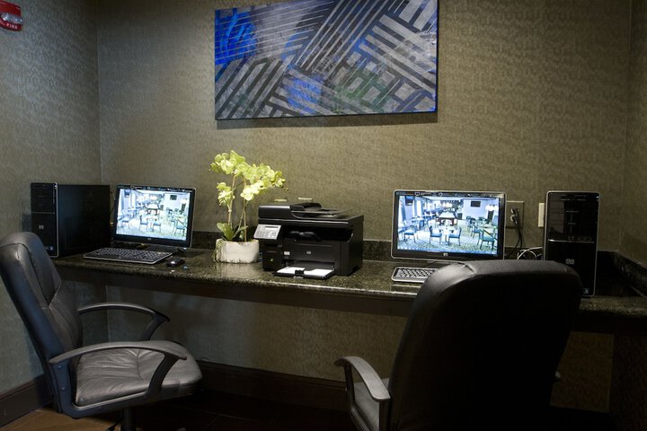 Business Center 34 of 36