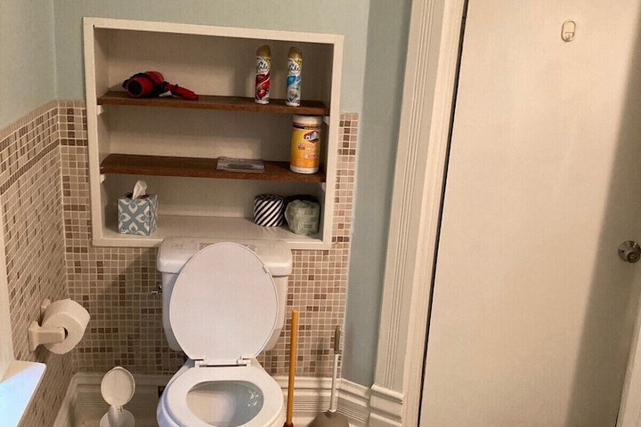 Room 73 of 102