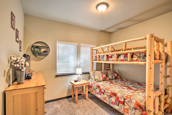 Cozy Cabin - 5 Miles to Mt. Rainier National Park!