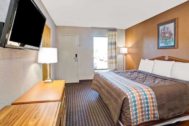 Room 11 of 20