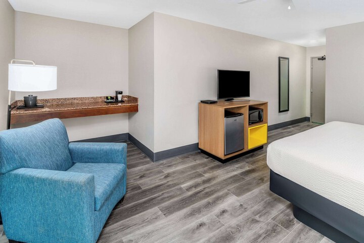 Room 18 of 30