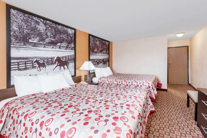 Room 8 of 15