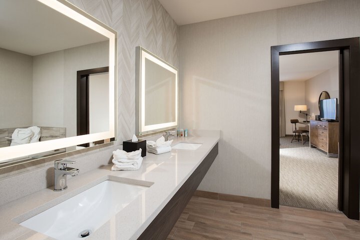 Pomeroy Inn & Suites Prince George
