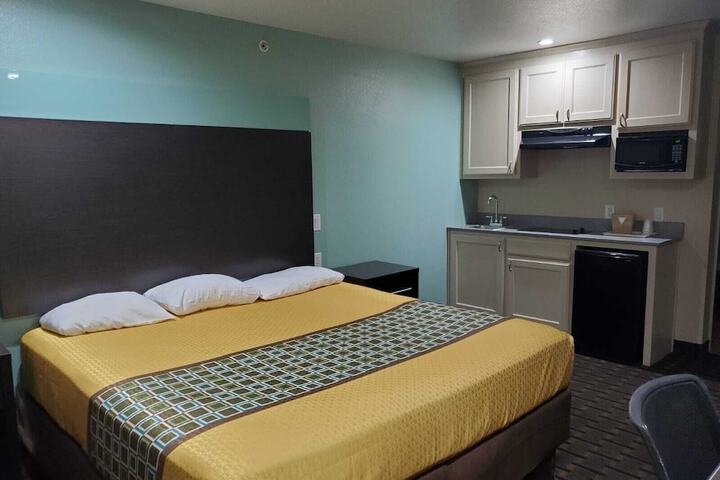 Room 20 of 37