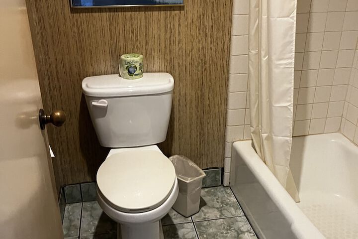 Room 10 of 27