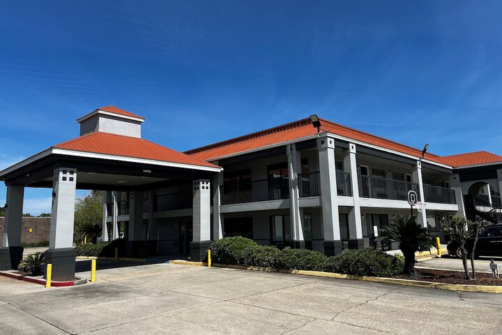 Super 8 by Wyndham Slidell