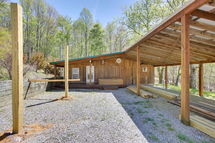 Burkesville Vacation Rental - 5 Mi to the Lake!