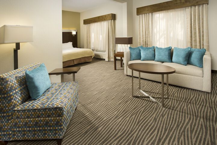 Room 32 of 46