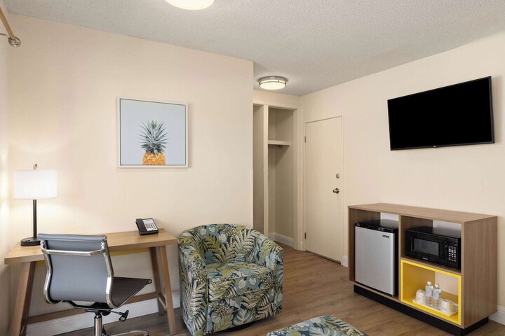 Room 32 of 68